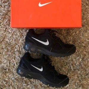 Black & Silver Nike Air Max Turbulence